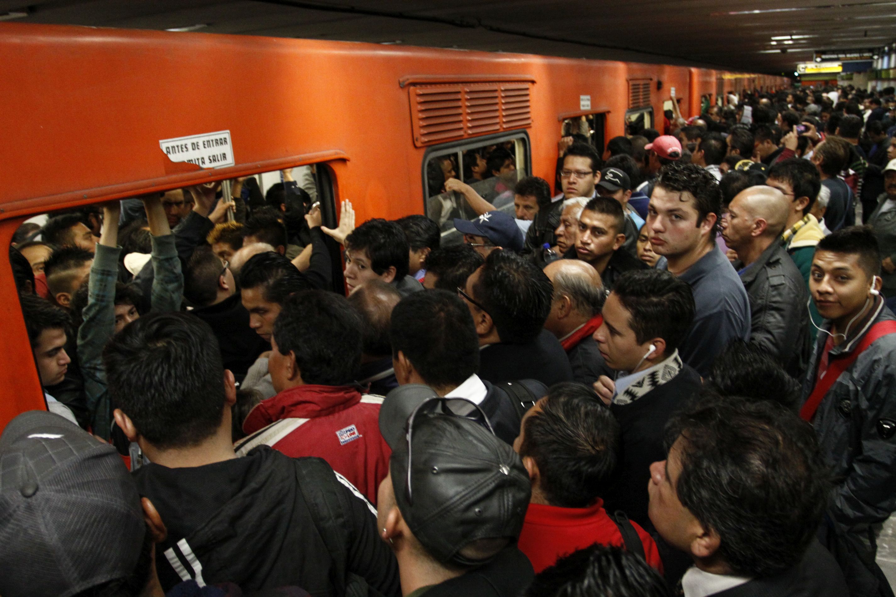 crece-el-numero-de-usuarios-en-el-metro-tras-aumento-en-las-tarifas-del-transporte-publico